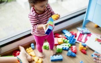 espacio exterior con juegos infantiles
